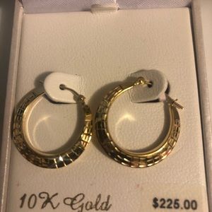 Small diamond cut 10K Hoop earrings.